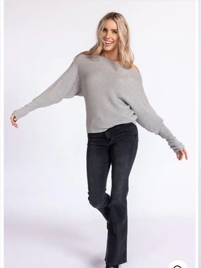 Off-Shoulder Boatneck Sweater in Light Gray